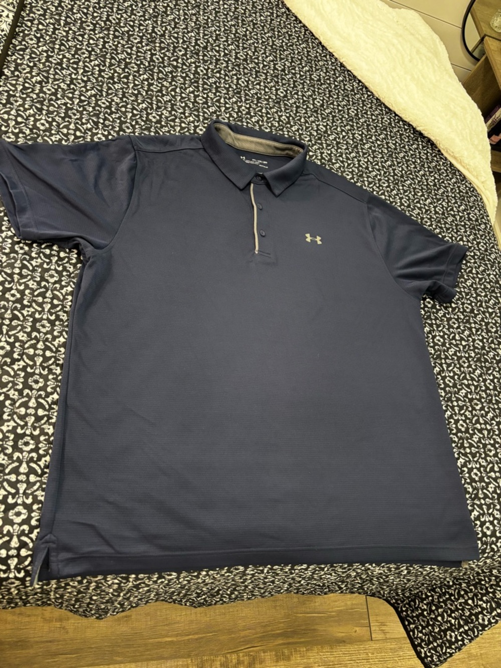 Under Armour Men’s Loose Heatgear Navy Blue Polo